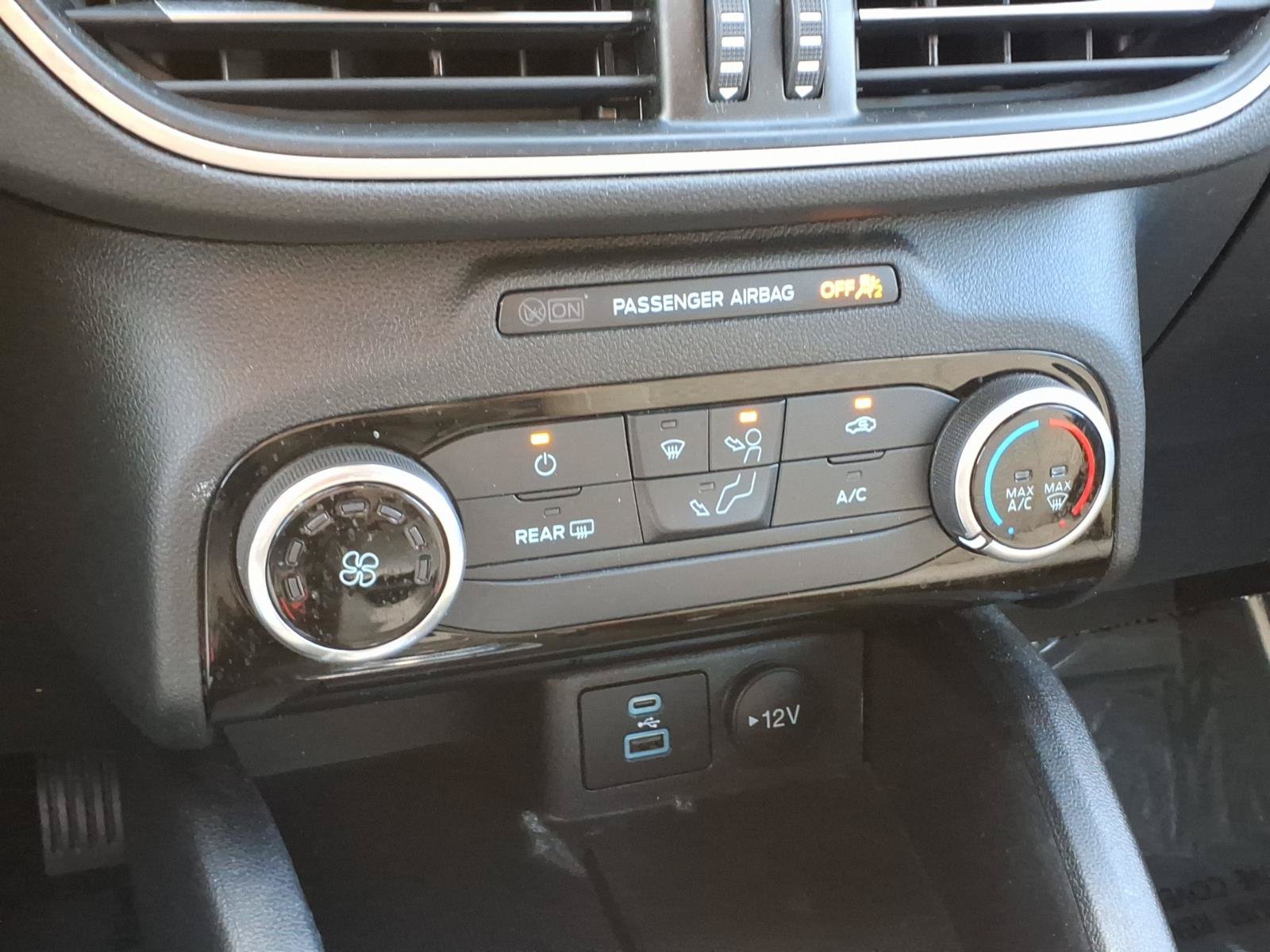 Used 2022 Ford Escape SE FWD image 18