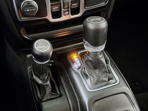 Used 2022 Jeep Wrangler Unlimited Sport image 18