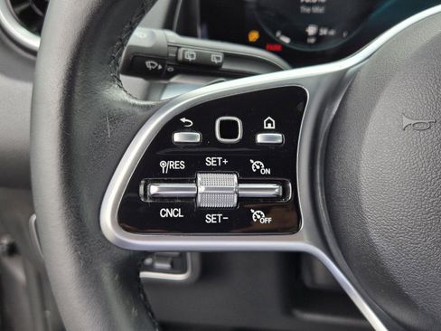 Used 2022 Mercedes-Benz GLB 250 4MATIC w/ Premium Package Lite image 16