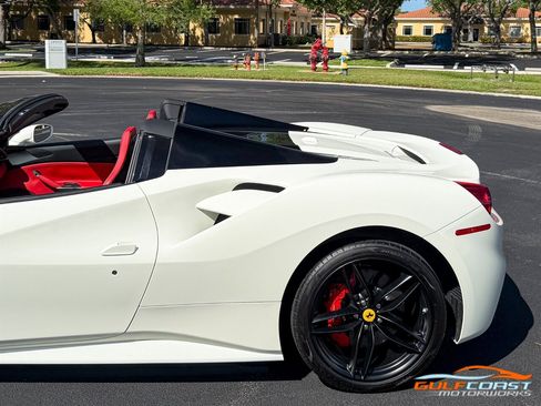 Used 2018 Ferrari 488 Spider image 44