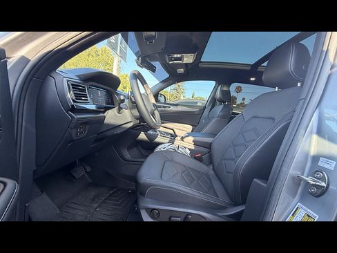 Used 2024 Volkswagen Atlas Cross Sport SE w/ Panoramic Sunroof Package AWD/4WD image 6