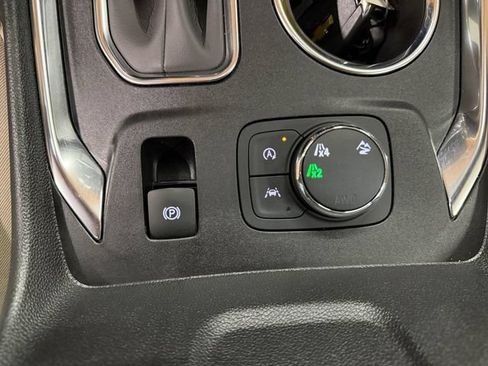 Used 2022 Chevrolet Traverse LS AWD/4WD image 31