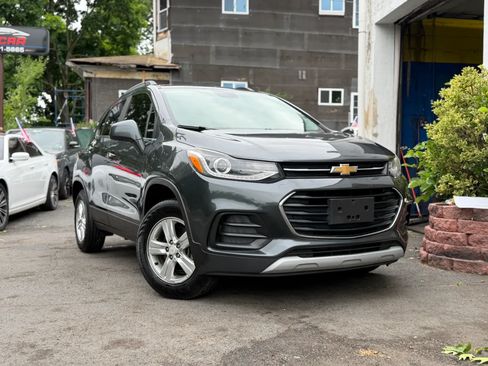 Used 2018 Chevrolet Trax LT w/ LT Convenience Package AWD/4WD image 13
