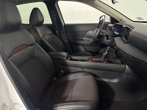 Used 2025 Nissan Kicks SR FWD image 30