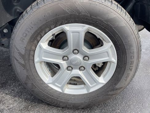 Used 2023 Jeep Wrangler Sport S image 19