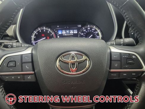 Used 2022 Toyota Highlander XLE AWD/4WD image 18