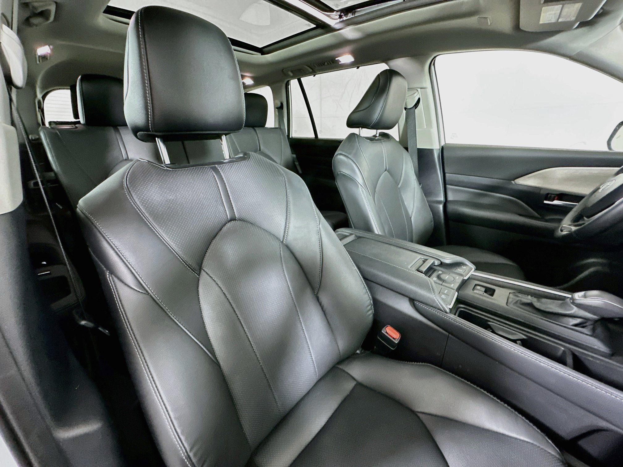 Used 2025 Toyota Grand Highlander AWD image 29