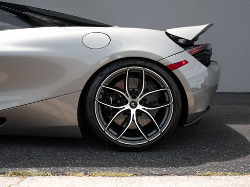Used 2020 McLaren 720S Spider RWD image 24