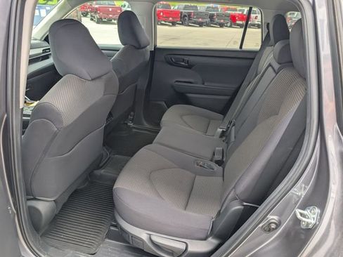 Used 2023 Toyota Highlander L AWD/4WD image 18