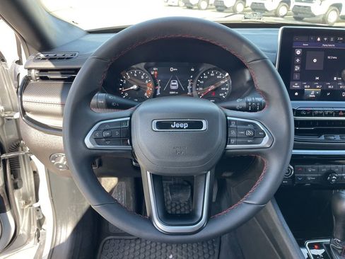 Used 2025 Jeep Compass Trailhawk AWD/4WD image 15