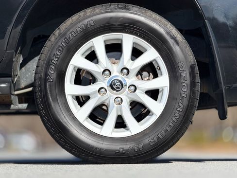 Used 2017 Toyota Land Cruiser image 18