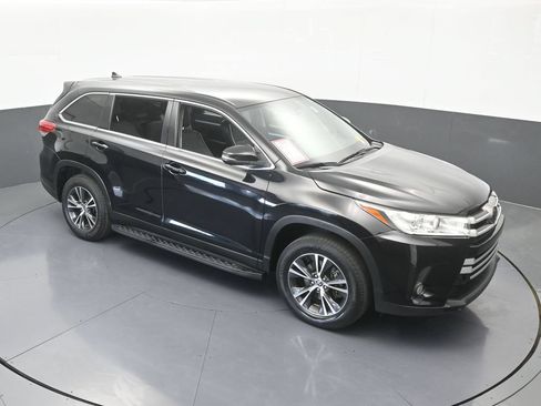 Used 2019 Toyota Highlander Plus FWD image 57