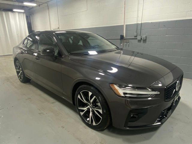 Used 2025 Volvo S60 B5 Core AWD/4WD image 4