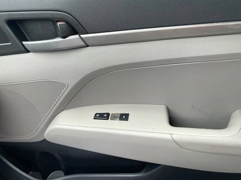 Used 2017 Hyundai Elantra SE FWD image 18