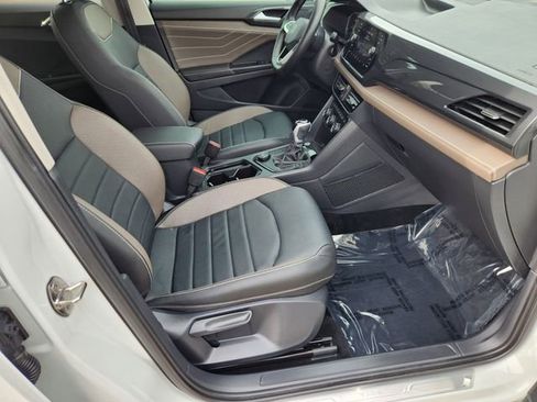 Certified 2024 Volkswagen Taos SEL image 13