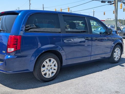 Used 2019 Dodge Grand Caravan SE FWD image 5