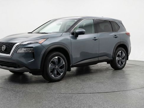 Used 2025 Nissan Rogue SV FWD image 3