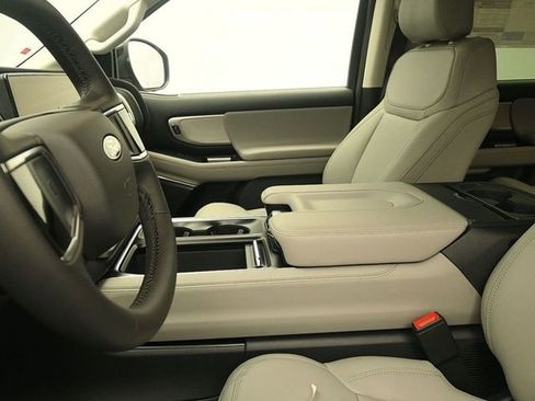 New 2026 Ford Expedition Active image 19