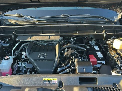 Used 2023 Toyota Highlander L image 3
