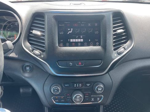 Used 2020 Jeep Cherokee Latitude Plus AWD/4WD image 19