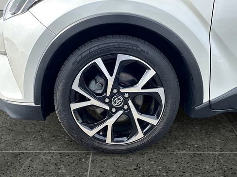 Used 2019 Toyota C-HR XLE image 14