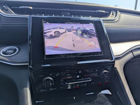 Used 2023 Jeep Grand Cherokee Altitude image 30