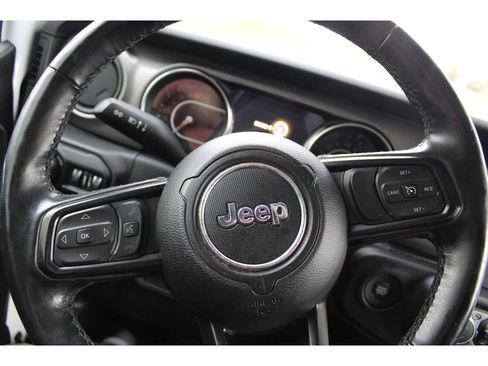 Certified 2021 Jeep Gladiator Willys image 35