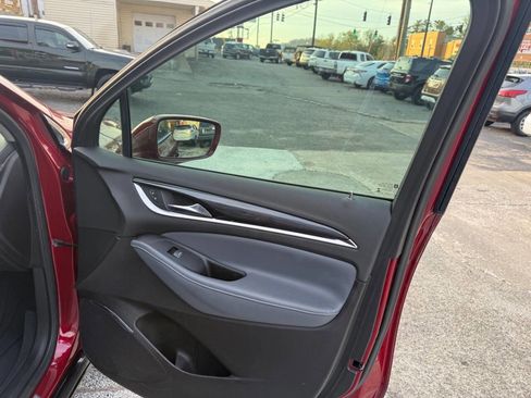 Used 2019 Buick Enclave Essence image 18