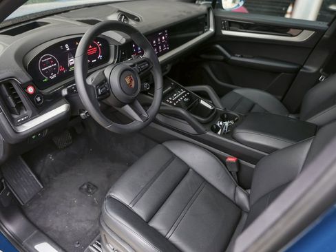 Certified 2025 Porsche Cayenne E-Hybrid image 4