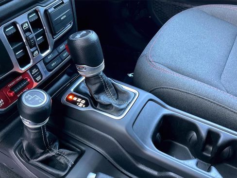 Used 2024 Jeep Wrangler Unlimited Rubicon image 15