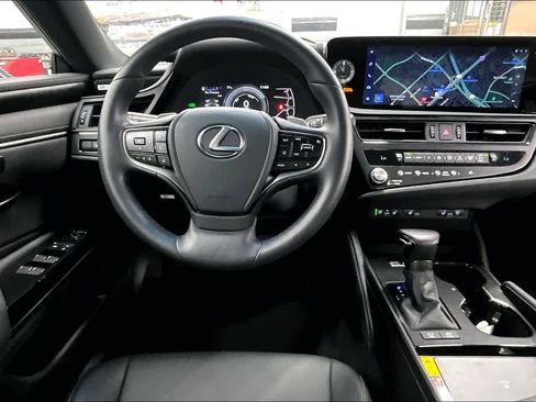 Used 2025 Lexus ES 300h w/ Premium Package image 5
