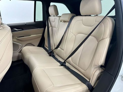 New 2024 Jeep Grand Cherokee Limited w/ Luxury Tech Group II image 26