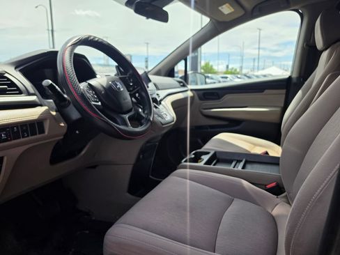 Used 2019 Honda Odyssey EX image 9