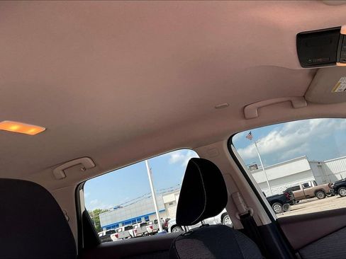 Used 2022 Nissan Rogue SV FWD image 18