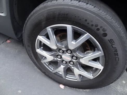 Used 2023 GMC Acadia SLT image 11