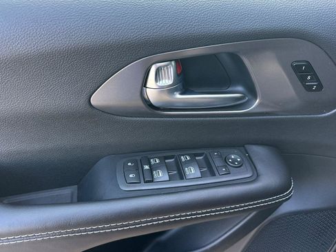 New 2026 Chrysler Pacifica Select image 8