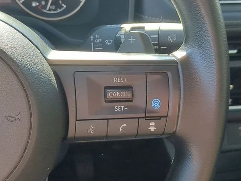 Used 2024 Nissan Rogue SV image 27