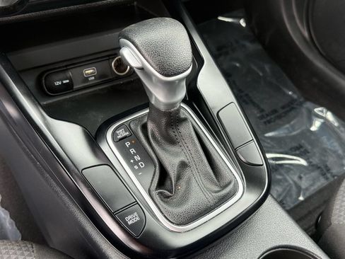 Used 2025 Kia Soul LX w/ LX Technology Package FWD image 25