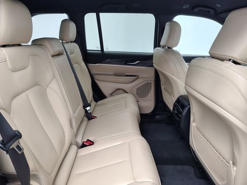 Used 2024 Jeep Grand Cherokee Limited image 30