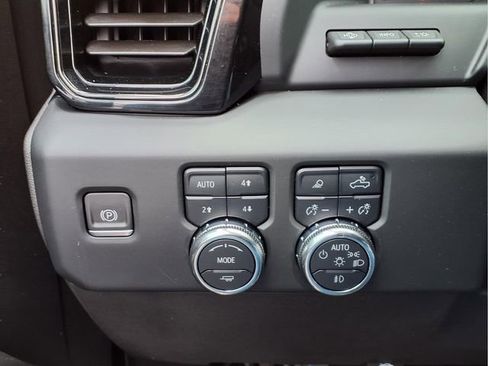 Certified 2024 GMC Sierra 1500 AT4 w/ Technology Package image 18
