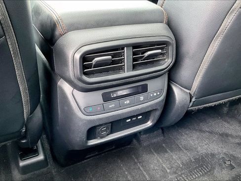 Used 2024 Honda Pilot TrailSport image 23