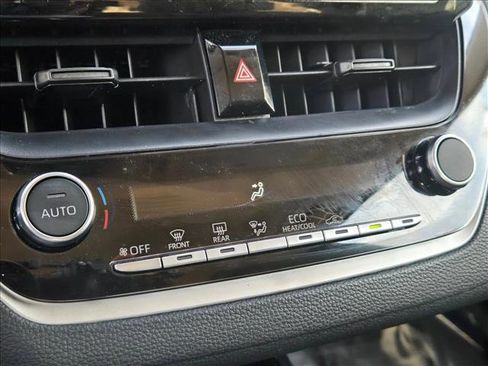 Used 2025 Toyota Corolla LE image 14