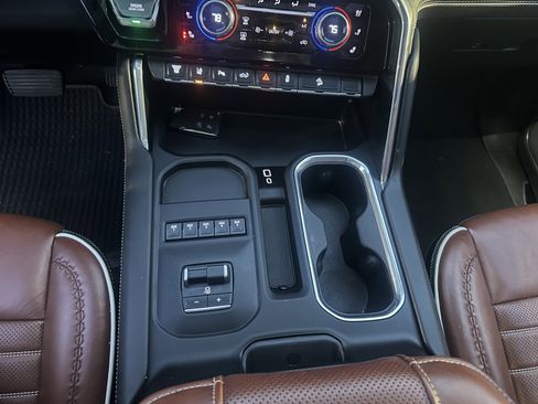 Used 2025 GMC Sierra 2500 Denali Ultimate w/ Snow Plow Prep/Camper Package image 16