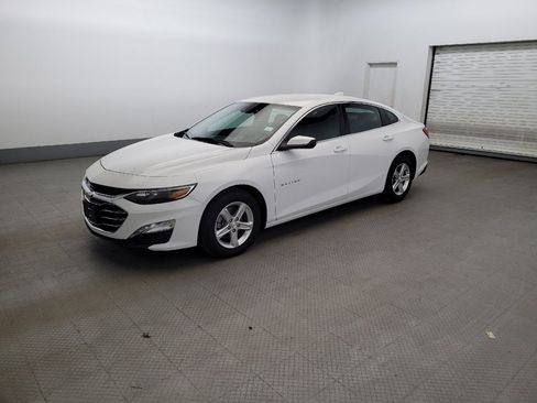 Used 2024 Chevrolet Malibu LT FWD image 2