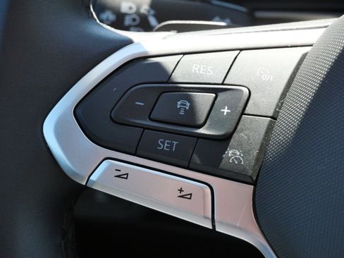 Certified 2025 Volkswagen Atlas Peak Edition SE AWD/4WD image 32