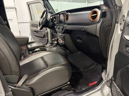 Used 2020 Jeep Gladiator Mojave AWD/4WD image 19