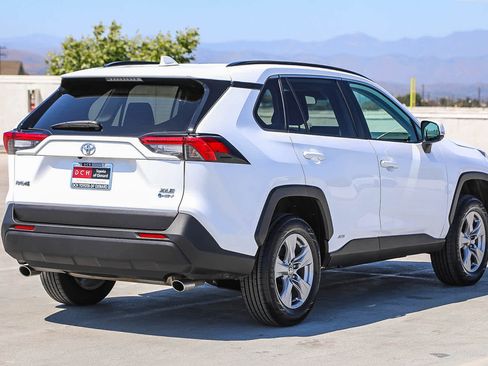 Used 2025 Toyota RAV4 XLE AWD/4WD image 5