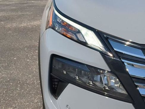 Certified 2025 Nissan Rogue SL w/ Tech Package image 10