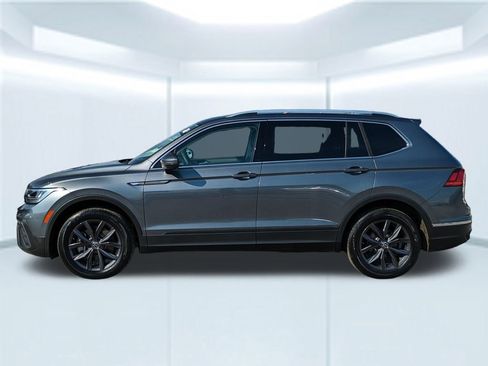 Used 2022 Volkswagen Tiguan SE image 2