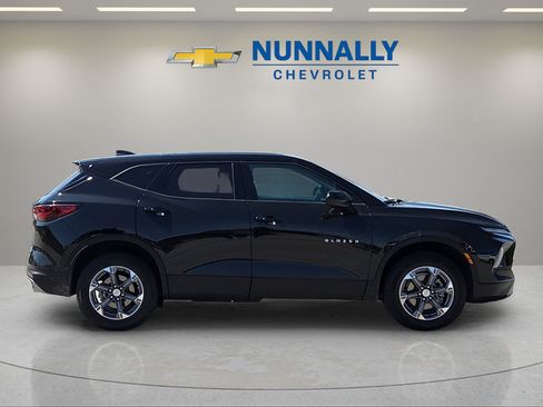 Used 2025 Chevrolet Blazer LT FWD image 6